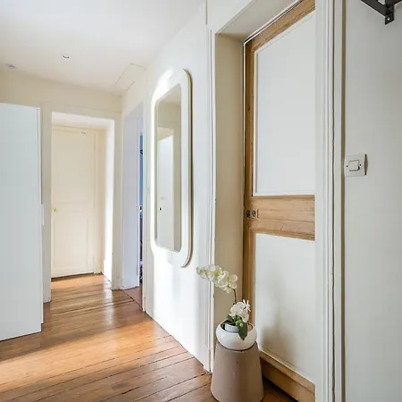 Apartment Near Trocadero Eiffel Tower View